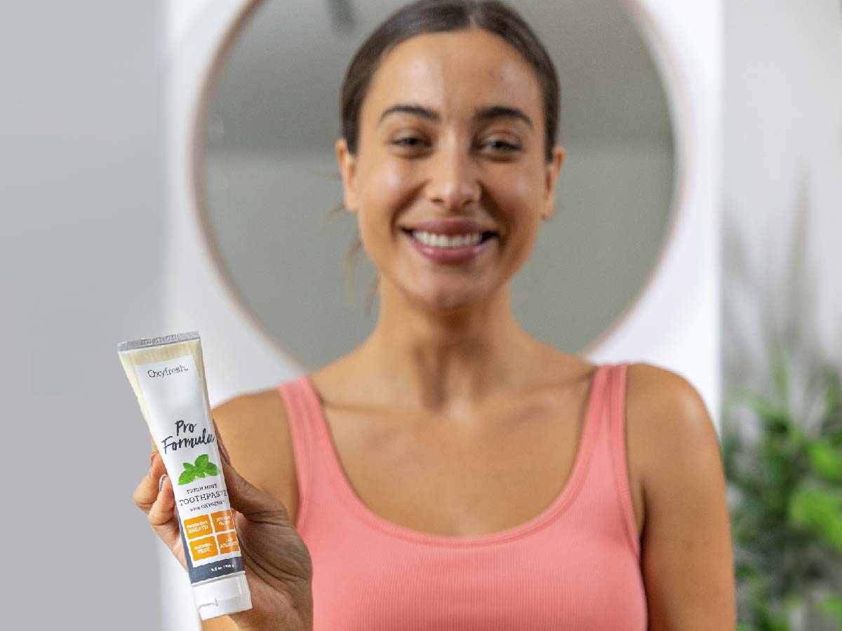 xyfresh-pro-formula-toothpaste_copy_smiling-woman-holding-oxyfresh-pro-formula-aesthetic-toothpaste