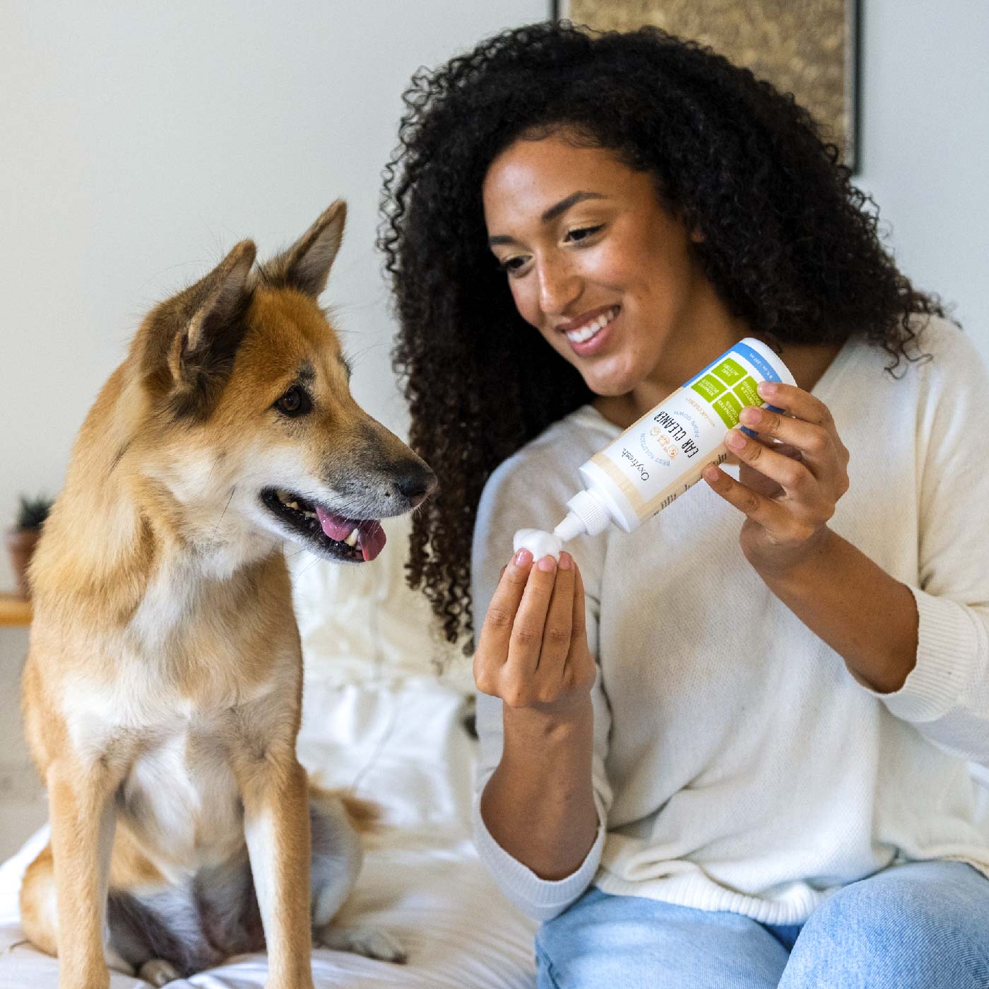 oxyfresh-earcleaner_happy-woman-using-oxyfresh-best-ear-cleaner-for-dogs-with-her-adorable-puppy