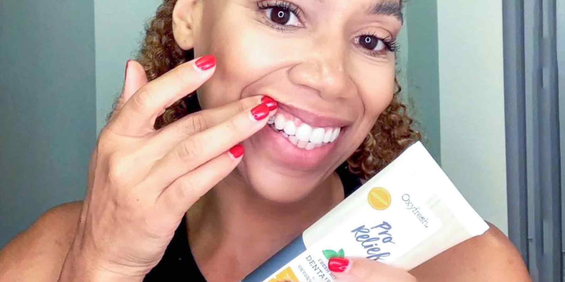 Social-Media-Post-From-Instagram-User-_daisijoreviews-applying-oxyfresh-pro-relief-Dental-Gel-for-gum-pain